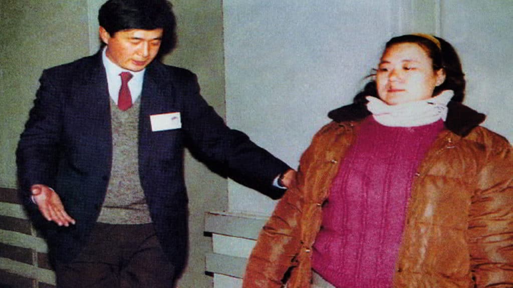 Gospodin Li Hongzhi pruža qigong tretman posjetiocima Azijskog sajma zdravlja 1992